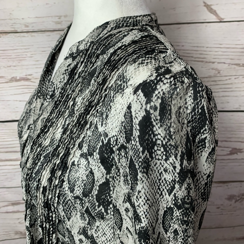 EUC Jones New York Signature Snakeskin Blouse - Picture 3 of 6